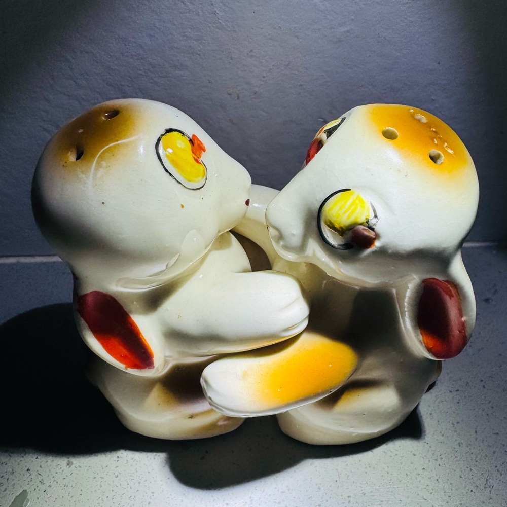 Vintage Hugging Bunnies Salt & Pepper